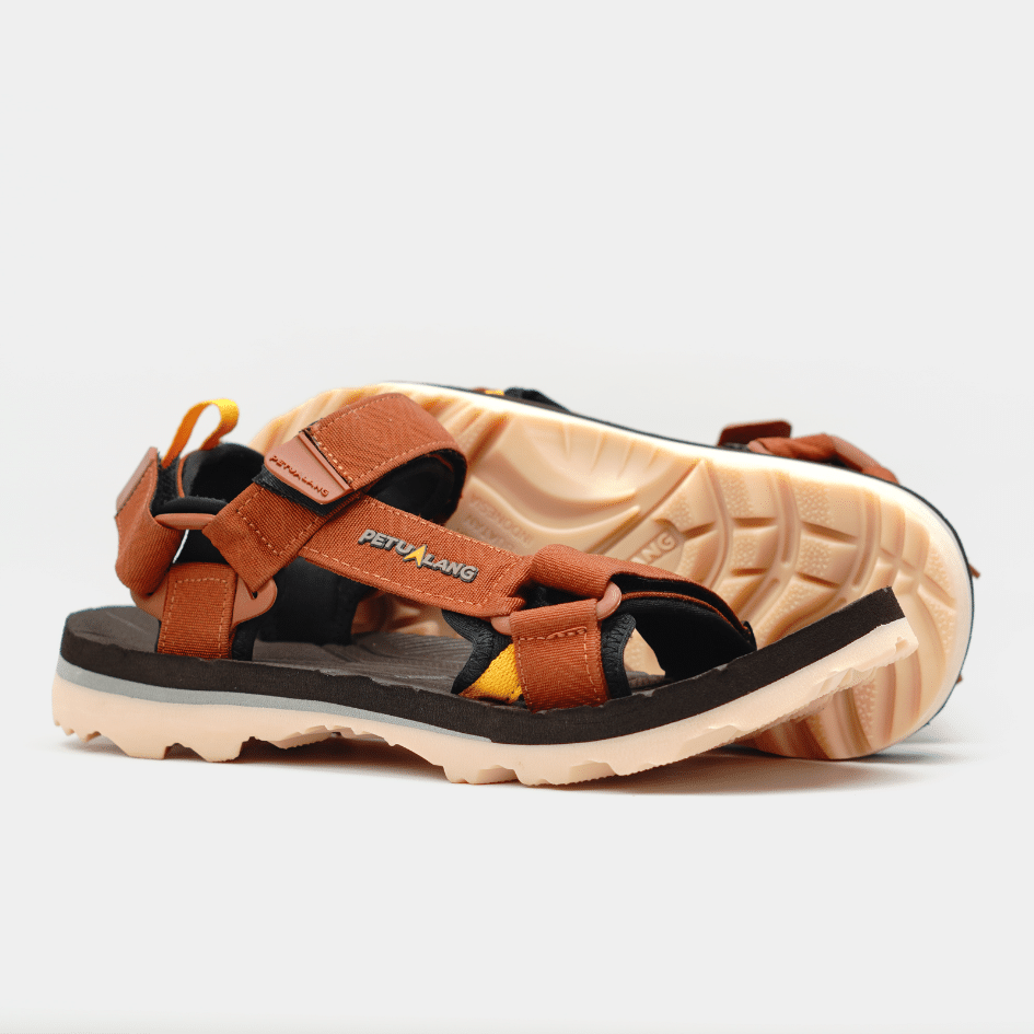 Towuti Strap tampak samping dan outsole Petualang Towuti Strap Sandal Gunung tampak samping dan outsole